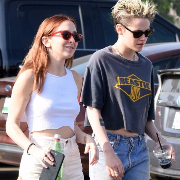 Kristen Stewart et sa nouvelle compagne Sara Dinkin sont allées déjeuner avec un ami à Los Feliz, le 24 décembre 2018.