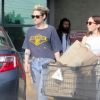 Exclusif - Kristen Stewart et sa nouvelle compagne Sara Dinkin sont allées faire des courses dans un "liquor store" avec un ami à Los Feliz, Los Angeles le 24 décembre 2018.
