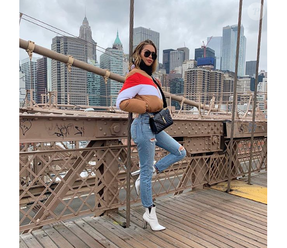 Nabilla à New York en ce tout début d'année 2019. Une jeune femme stylée !