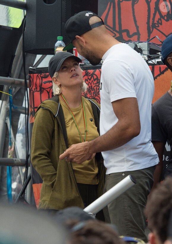 Exclusif - Lily Allen lors du festival de Notting Hill à Londres le 28 aout 2016 avec son nouveau petit ami MC Meridian Dan.