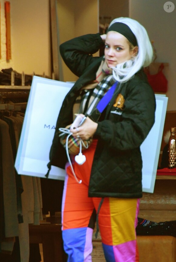 Exclusif - Lily Allen fait du shopping à Londres le 17 décembre 2018.