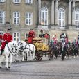 La reine Margrethe II de Danemark arrive dans son carrosse doré au palais de Christiansborg à Copenhague le 4 janvier 2019 pour la dernière des réceptions du Nouvel An.