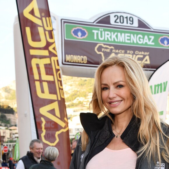 Adriana Karembeu, marraine de la 11ème édition de l'Africa Eco Race, donne le départ du Rallye le 30 décembre 2018 sur le Quai Antoine 1er face au Star's N Bar à Monaco © Bruno Bebert/Bestimage Adriana