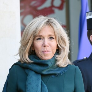 Le président Emmanuel Macron et sa femme Brigitte raccompagnent le Premier ministre du Quebec François Legault et sa femme Isabelle Brais après un entretien au palais de l'Elysée à Paris le 21 janvier 2019. © Giancarlo Gorassini / Bestimage