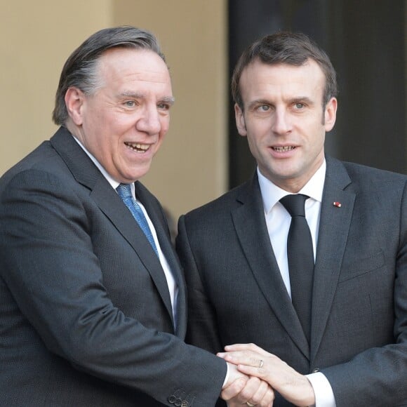 Le président Emmanuel Macron et sa femme Brigitte raccompagnent le Premier ministre du Quebec François Legault et sa femme Isabelle Brais après un entretien au palais de l'Elysée à Paris le 21 janvier 2019. © Giancarlo Gorassini / Bestimage