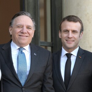 Le président Emmanuel Macron et sa femme Brigitte raccompagnent le premier ministre du Quebec François Legault et sa femme Isabelle Brais après un entretien au palais de l'Elysée à Paris le 21 janvier 2019. © Giancarlo Gorassini / Bestimage