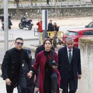 Cristiano Ronaldo se rend au tribunal pour fraude fiscale avec sa compagne Georgina Rodríguez à Madrid en Espagne le 22 janvier 2019.