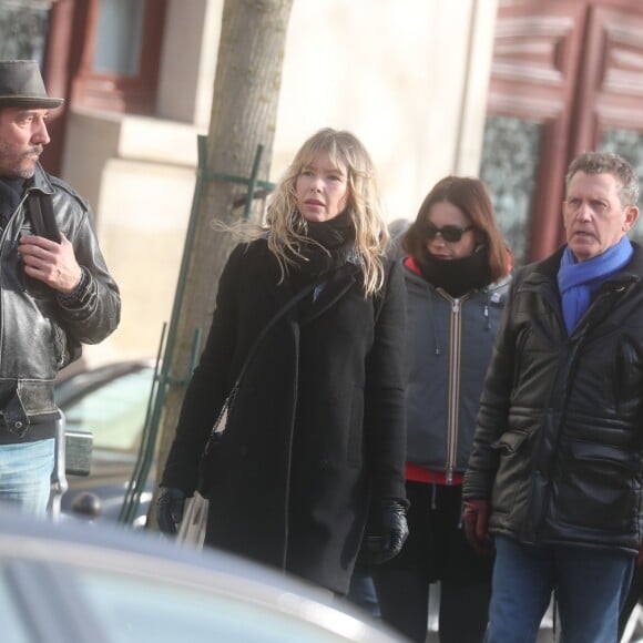 Romane Serda, Lolita Séchan et son père Renaud - Après une cérémonie au temple protestant Port-Royal, obsèques de Thierry Séchan au cimetière du Montparnasse à Paris le 16 janvier 2019.