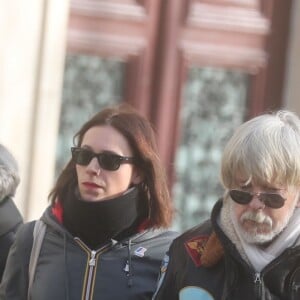 Romane Serda, Lolita Séchan et son père Renaud - Après une cérémonie au temple protestant Port-Royal, obsèques de Thierry Séchan au cimetière du Montparnasse à Paris le 16 janvier 2019.