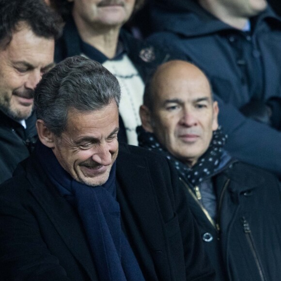 Nicolas Sarkozy salue Jean-Luc Guizonne dans les tribunes du Parc des Princes lors du match de Coupe du France "PSG - Strasbourg (2-0)" à Paris, le 23 janvier 2019.