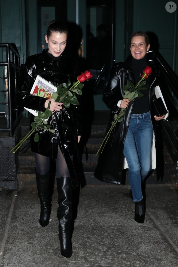 Bella Hadid est allée diner avec sa mère Yolanda Hadid le jour de la St Valentin à New York, le 14 février 2018