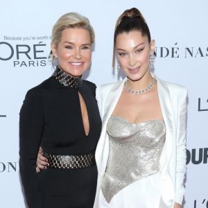 Yolanda Foster et sa fille Bella Hadid à la soirée Women Of The Year Awards au théâtre Kings dans le quartier de Brooklyn à New York, le 13 novembre 2017