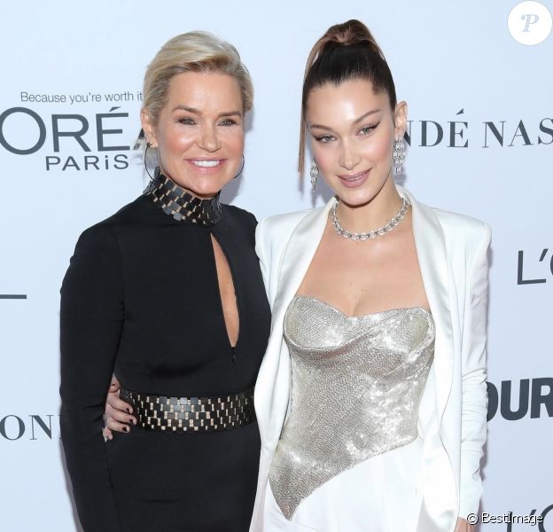 Yolanda Foster et sa fille Bella Hadid à la soirée Women Of The Year Awards au théâtre Kings dans le quartier de Brooklyn à New York, le 13 novembre 2017