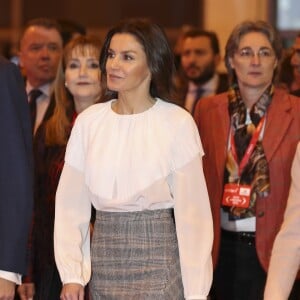 Le roi Felipe VI et la reine Letizia d'Espagne (jupe et haut Hugo Boss, chaussures Magrit) lors de l'inauguration du 39ème salon du tourisme "FITUR" à Madrid, Espagne, le 23 janvier 2019.