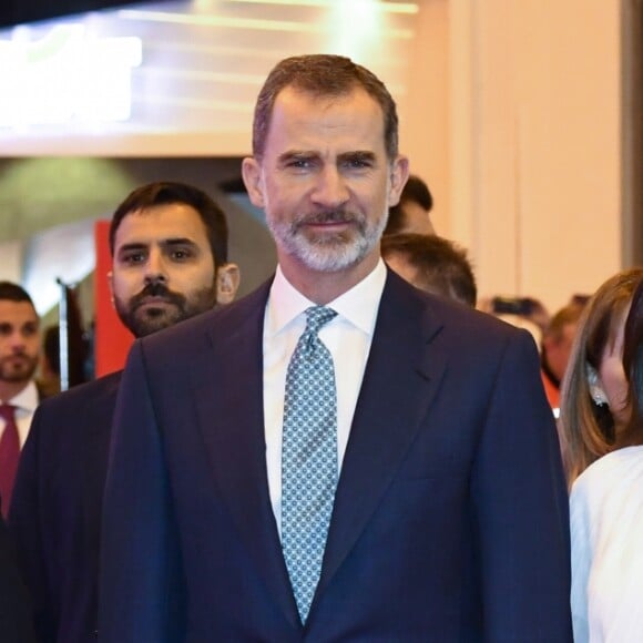 Le roi Felipe VI et la reine Letizia d'Espagne (jupe et haut Hugo Boss, chaussures Magrit) lors de l'inauguration du 39ème salon du tourisme "FITUR" à Madrid, Espagne, le 23 janvier 2019.