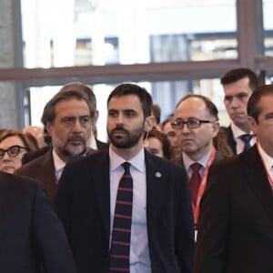 Le roi Felipe VI et la reine Letizia d'Espagne (jupe et haut Hugo Boss, chaussures Magrit) lors de l'inauguration du 39ème salon du tourisme "FITUR" à Madrid, Espagne, le 23 janvier 2019.