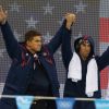 Nathan Adrian, Michael Phelps et Cody Miller réagissent à leur victoire à l'épreuve du relais 4X100 m aux Jeux Olympiques (JO) de Rio 2016 à Rio de Janeiro, le 13 août 2016.