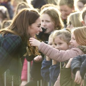 Catherine Kate Middleton (Comtesse de Strathearn en Ecosse) à la rencontre des employés de l'usine Michelin de Dundee, en Ecosse, puis des enfants des écoles le 29 janvier 2019.