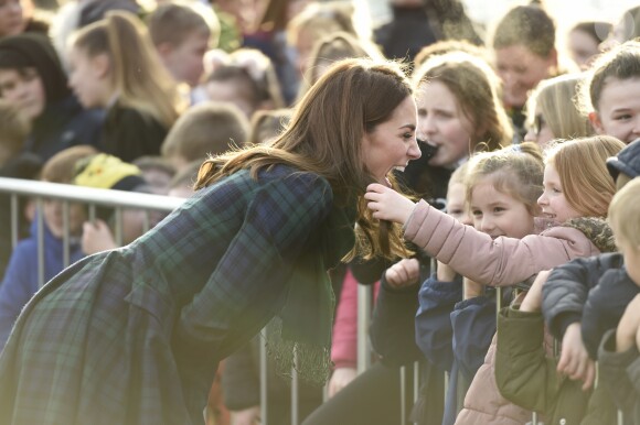 Catherine Kate Middleton (Comtesse de Strathearn en Ecosse) à la rencontre des employés de l'usine Michelin de Dundee, en Ecosse, puis des enfants des écoles le 29 janvier 2019.