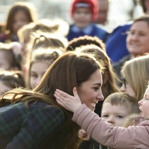 Catherine Kate Middleton (Comtesse de Strathearn en Ecosse) à la rencontre des employés de l'usine Michelin de Dundee, en Ecosse, puis des enfants des écoles le 29 janvier 2019.