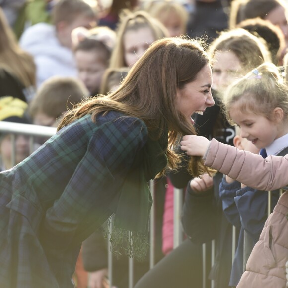 Catherine Kate Middleton (Comtesse de Strathearn en Ecosse) à la rencontre des employés de l'usine Michelin de Dundee, en Ecosse, puis des enfants des écoles le 29 janvier 2019.