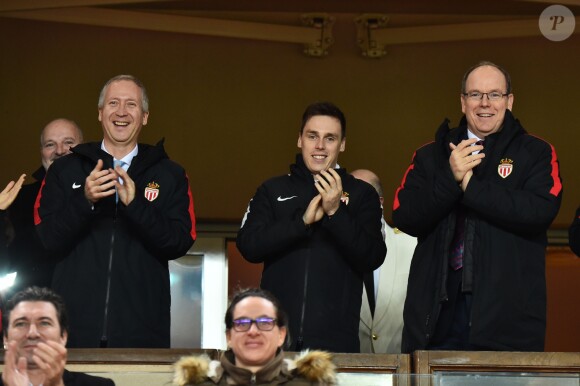 Louis Ducruet entre Vadim Vasilyev, le vice-président de l'ASM, et le prince Albert II de Monaco durant la rencontre de football de Ligue 1 opposant Monaco à Lille au stade Louis II le 16 mars 2018. © Bruno Bebert/Bestimage
