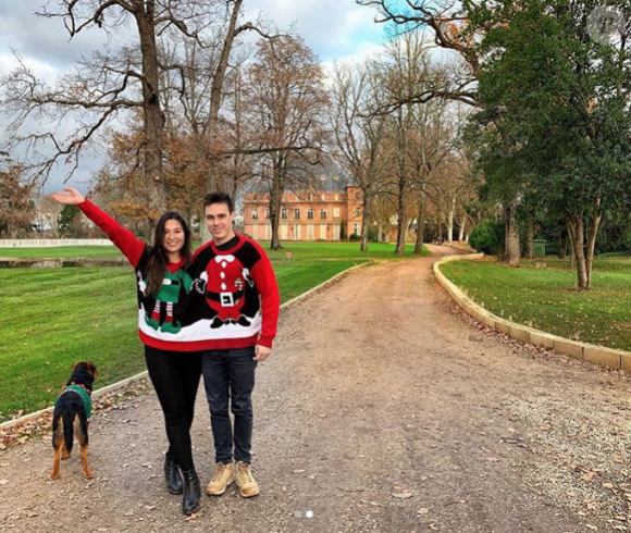 Louis Ducruet et sa fiancée Marie Chevallier, avec leur chien Pancake, au château de Nolet le 24 décembre 2018. Photo Instagram.