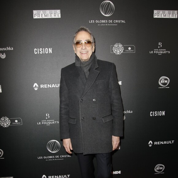 Alain Chamfort arrive à la 14ème cérémonie des Globes de Cristal, à la salle Wagram à Paris, le 4 février 2019. © Marc Ausset-Lacroix/Bestimage