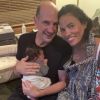 Sam Lloyd avec sa femme Vanessa et leur bébé.