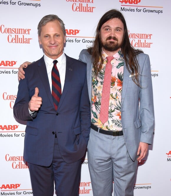 Viggo Mortensen et son fils Henry lors de la 18ème soirée annuelle des "Movies for Grownups Awards" du "AARP The Magazine" à l'hôtel Beverly Wilshire Four Seasons à Beverly Hills, Los Angeles, le 4 février 2019.