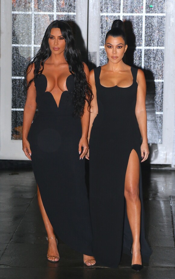 Kim Kardashian, Kourtney Kardashian arrivent à la 21ème édition du "amfAR Gala" au profit de la recherche contre le SIDA au Cipriani Wall Street à New York, le 6 février 2018. © Morgan Dessalles/Charles Guerin/Bestimage