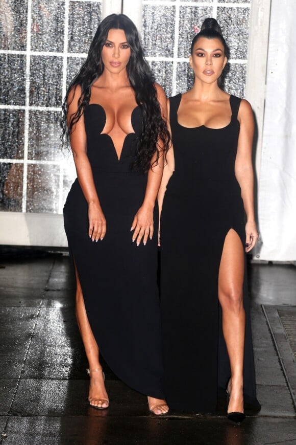 Kim Kardashian, Kourtney Kardashian arrivent à la 21ème édition du "amfAR Gala" au profit de la recherche contre le SIDA au Cipriani Wall Street à New York, le 6 février 2018.