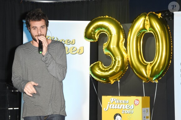 Le chanteur Amir Haddad lors du lancement de la 30ème édition de l'Opération Pièces Jaunes 2019 avec Lucrèce à l'Hôpital Necker-Enfants malades AP-HP à Paris, France, le 9 janvier 2019. © Coadic Guirec/Bestimage