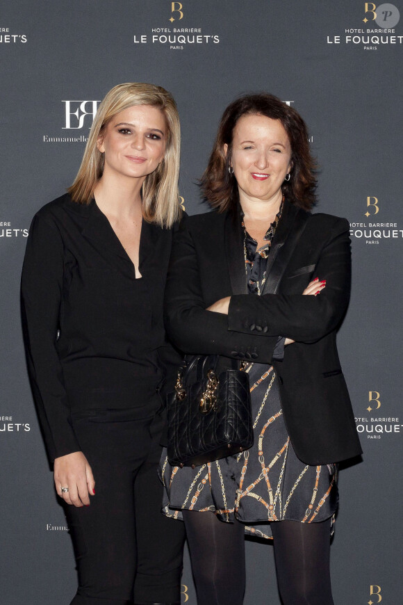 Semi Exclusif - Emmanuelle Rybojad et Anne Roumanoff lors du vernissage de l'exposition de Emmanuelle Rybojad au Fouquet's à Paris le 7 février 2019.
