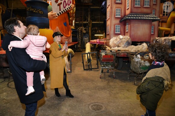 Exclusif - Christian Estrosi (le maire de Nice), sa femme Laura Tenoudji Estrosi et leur fille Bianca ont visité l'atelier des Carnavaliers à Nice le 9 février 2019, pour décourvrir les chars du Carnaval de Nice 2019 © Bruno Bebert/Bestimage