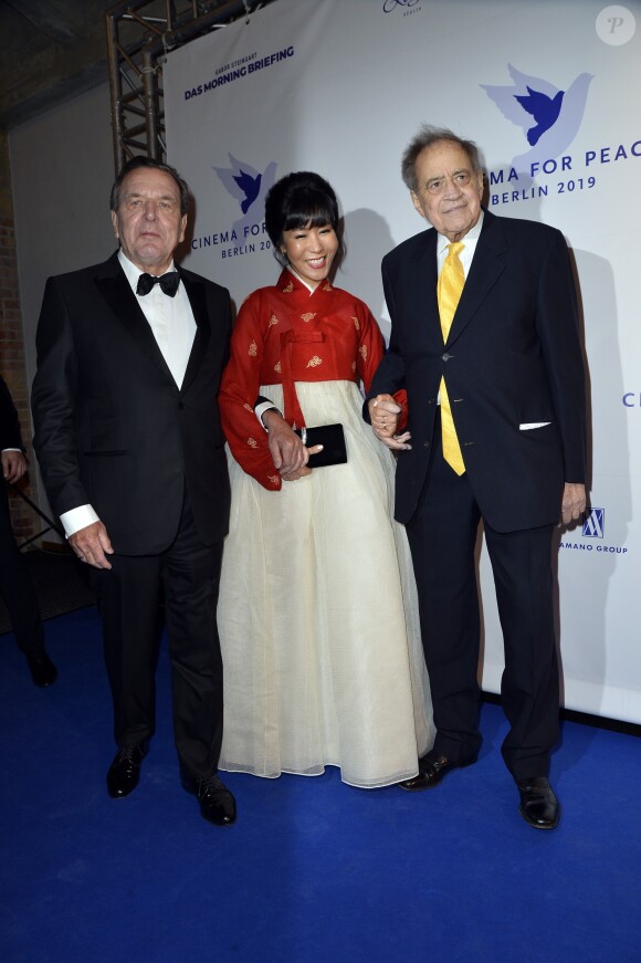 Gerhard Schroeder et sa femme Kim So-Yeon Schroeder, Arthur Cohn au gala "Cinema For Peace" lors du 69ème Festival International du Film de Berlin, La Berlinale. Le 11 février 2019