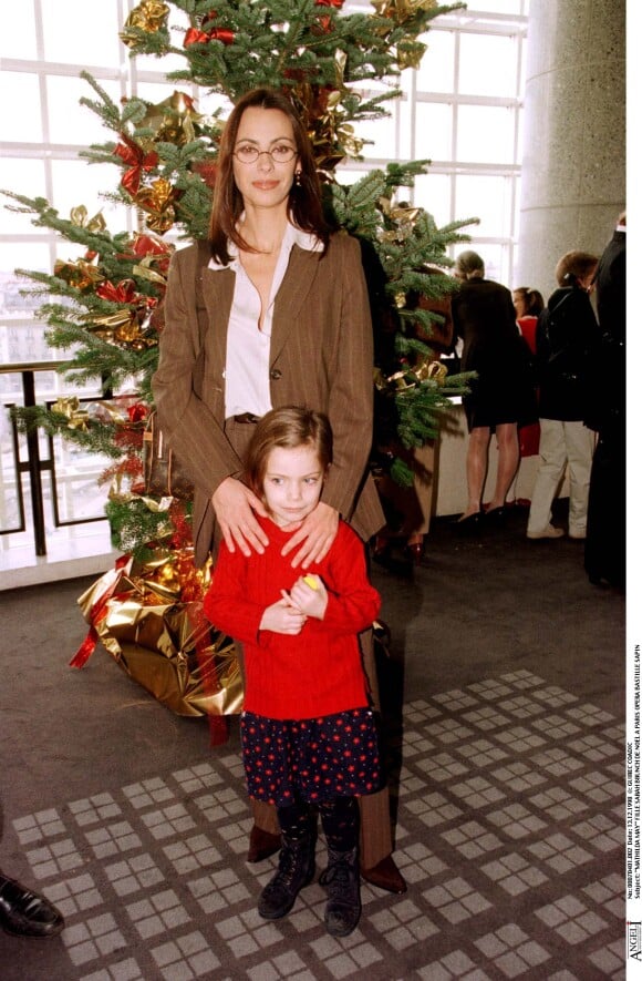 Mathilda May et sa fille Sarah en 1998