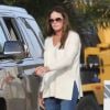 Exclusif - Caitlyn Jenner fait le plein de sa voiture à Malibu le 15 février 2019.