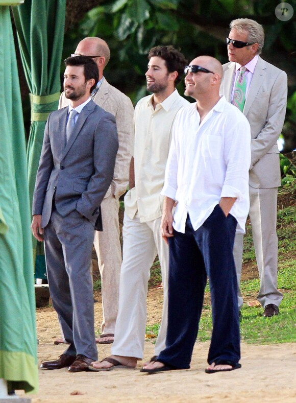 Brandon, Brody et Burt Jenner lors du mariage Brandon Jenner à Hawaï en 2012.