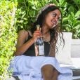 Malia Obama boit du rosé et s'amuse avec des amies lors d'un week-end entre filles à l'hôtel Setai Miami à Miami, le 17 février 2019  Malia Obama continues to enjoy her girls' weekend away at the Setai Miami Beach in Miami. The former First Daughter and her friends relaxed and lounged poolside at their hotel while enjoying glasses of wine. 17th february 201917/02/2019 - Miami