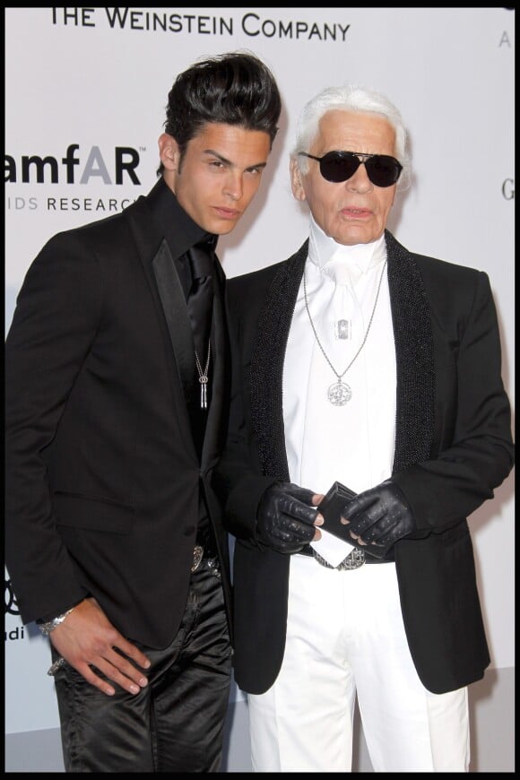 Baptiste Giabiconi et Karl Lagerfeld à Cannes en 2010.