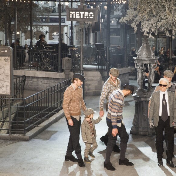 Karl Lagerfeld, Sébastien Jondeau, Brad Kroenig et son fils Hudson Kroenig, Baptiste Giabiconi - Présentation de la collection Chanel Métiers d'Art Paris-Rome aux studios Cinecitta à Rome, le 1er décembre 2015. © Olivier Borde/Bestimage