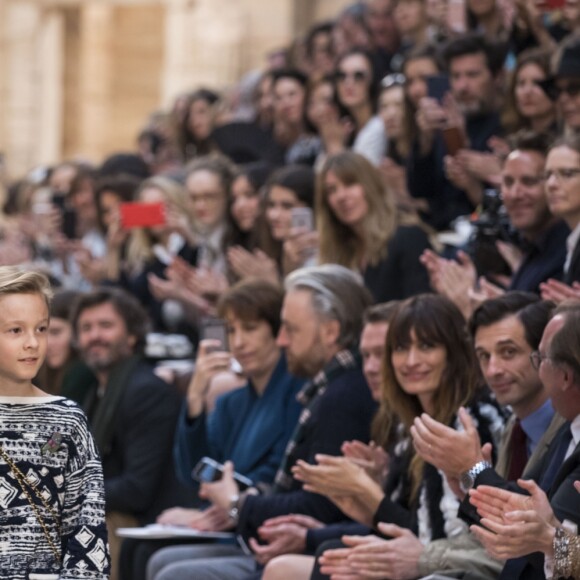 Karl Lagerfeld et son filleul Hudson Kroenig - Premier défilé de mode "Chanel Cruise" au Grand Palais à Paris. Le 3 mai 2017 © Olivier Borde / Bestimage