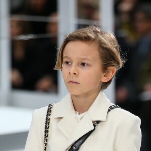 Hudson Kroenig (filleul de K.Lagerfeld) - Défilé de mode Chanel collection prêt-à-porter Automne/Hiver 2017 2018 au Grand Palais lors de la fashion week à Paris, le 7 mars 2017.