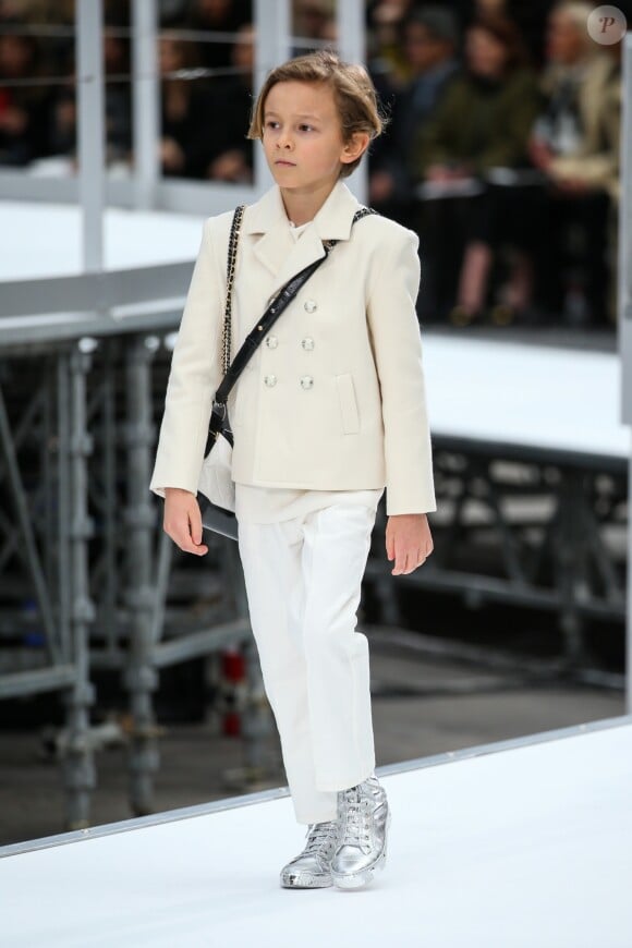 Hudson Kroenig (filleul de K.Lagerfeld) - Défilé de mode Chanel collection prêt-à-porter Automne/Hiver 2017 2018 au Grand Palais lors de la fashion week à Paris, le 7 mars 2017.