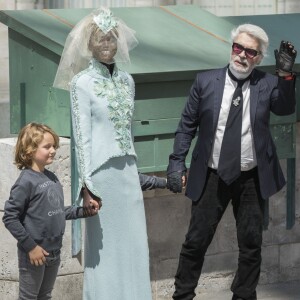 Alek Wek, Hudson Kroenig et Karl Lagerfeld - Photocall du 2ème défilé de mode "Chanel", collection Haute-Couture automne-hiver 2018/2019, à Paris. Le 3 juillet 2018 © Olivier Borde / Bestimage