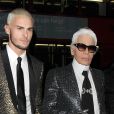 Karl Lagerfeld et Baptiste Giabiconi (blond platine) - Arrivée des people au vernissage de l'exposition "Mademoiselle Privé" à la Galerie Saatchi à Londres, le 12 octobre 2015.