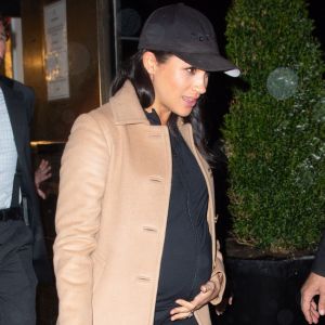 Meghan Markle, duchesse de Sussex, enceinte, à la sortie de son hôtel à New York City, New York, Etats-Unis, le 20 février 2019.