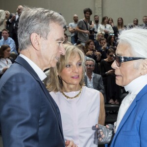 Bernard Arnault et sa femme Hélène, Karl Lagerfeld au défilé Dior Prêt-à-Porter Homme Printemps-Eté 2017 au Tennis Club de Paris, le 25 juin 2016. © Olivier Borde/Bestimage