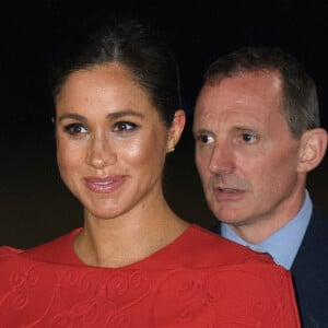 Le prince Harry, duc de Sussex, et Meghan Markle, duchesse de Sussex, enceinte, arrivent à l'aéroport de Casablanca dans le cadre de leur voyage officiel au Maroc, le 23 février 2019.